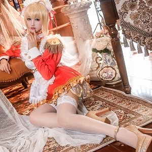 微博日系少女《羽生三未》7套图集：兔女郎、精灵花嫁cosplay